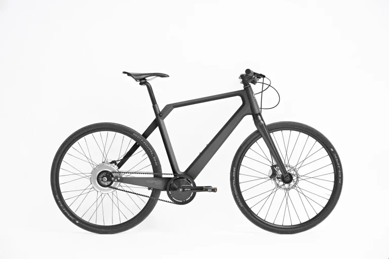 Sideview of graphite Erik urban daily commuter with Zehus BIKE all-in-one motor system and Gates carbon belt drive